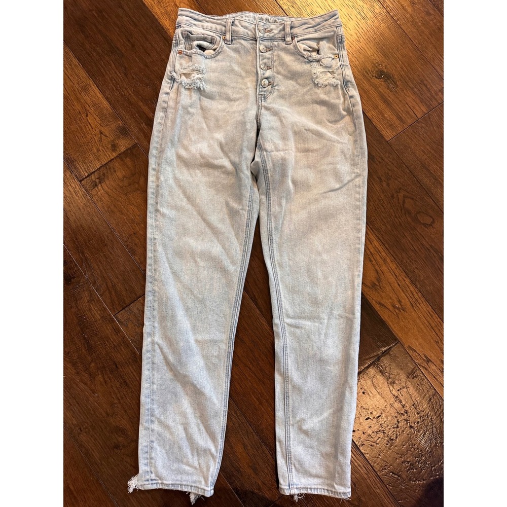 American Eagle Stretch Mom Jeans Light Wash Distressed Button Fly Size 8 X-Long
